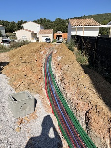 Installation des railles autour de la porte